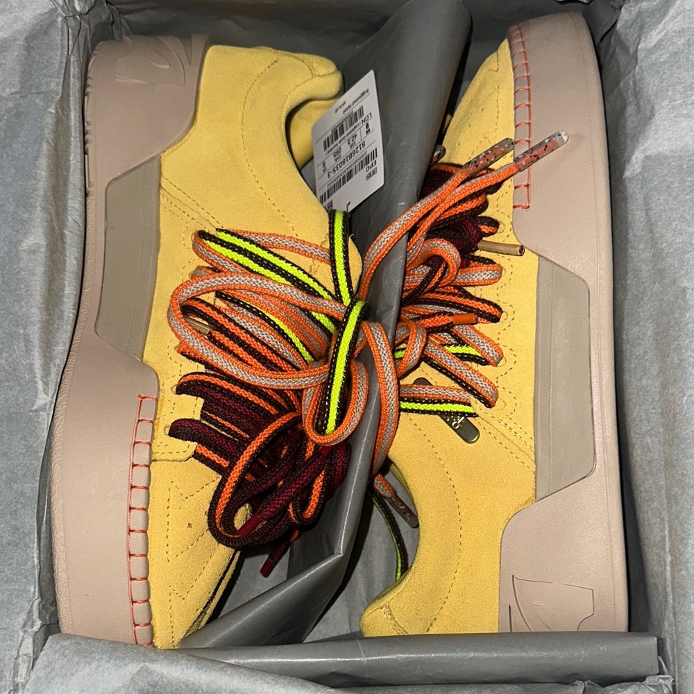 Kyrie Irving Sneakers with Multicolor Laces